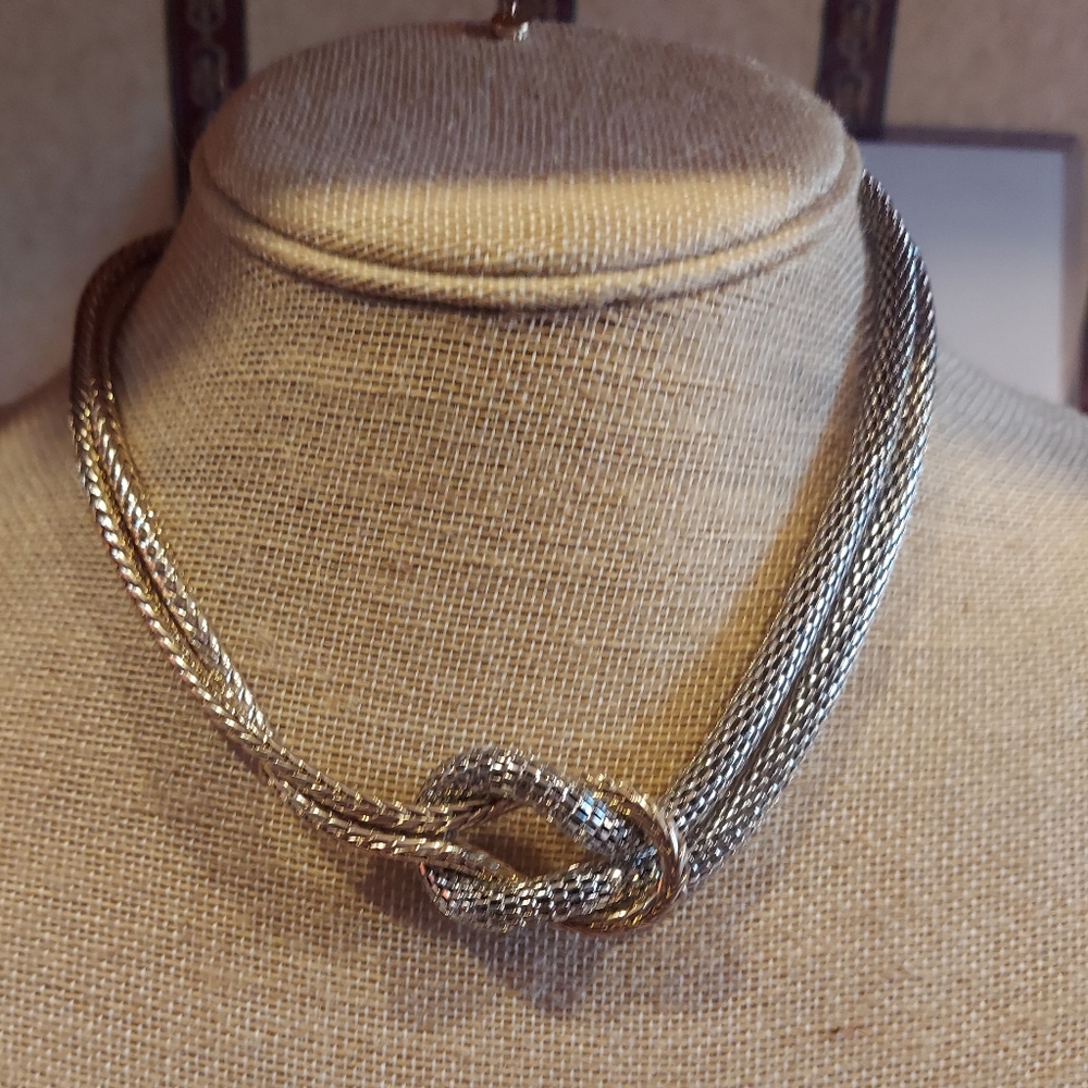 Gold and silver large knot choke.